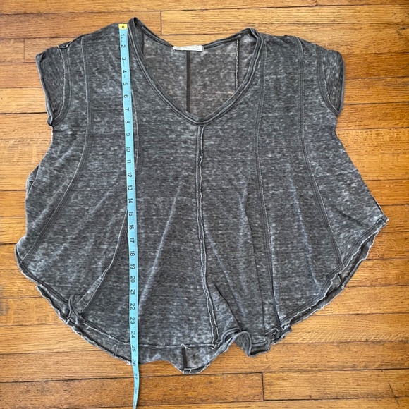 Free People - We The Free - Sammie Tee Gray V-Neck Boho Distressed Grunge Sz XS - Picture 4 of 9
